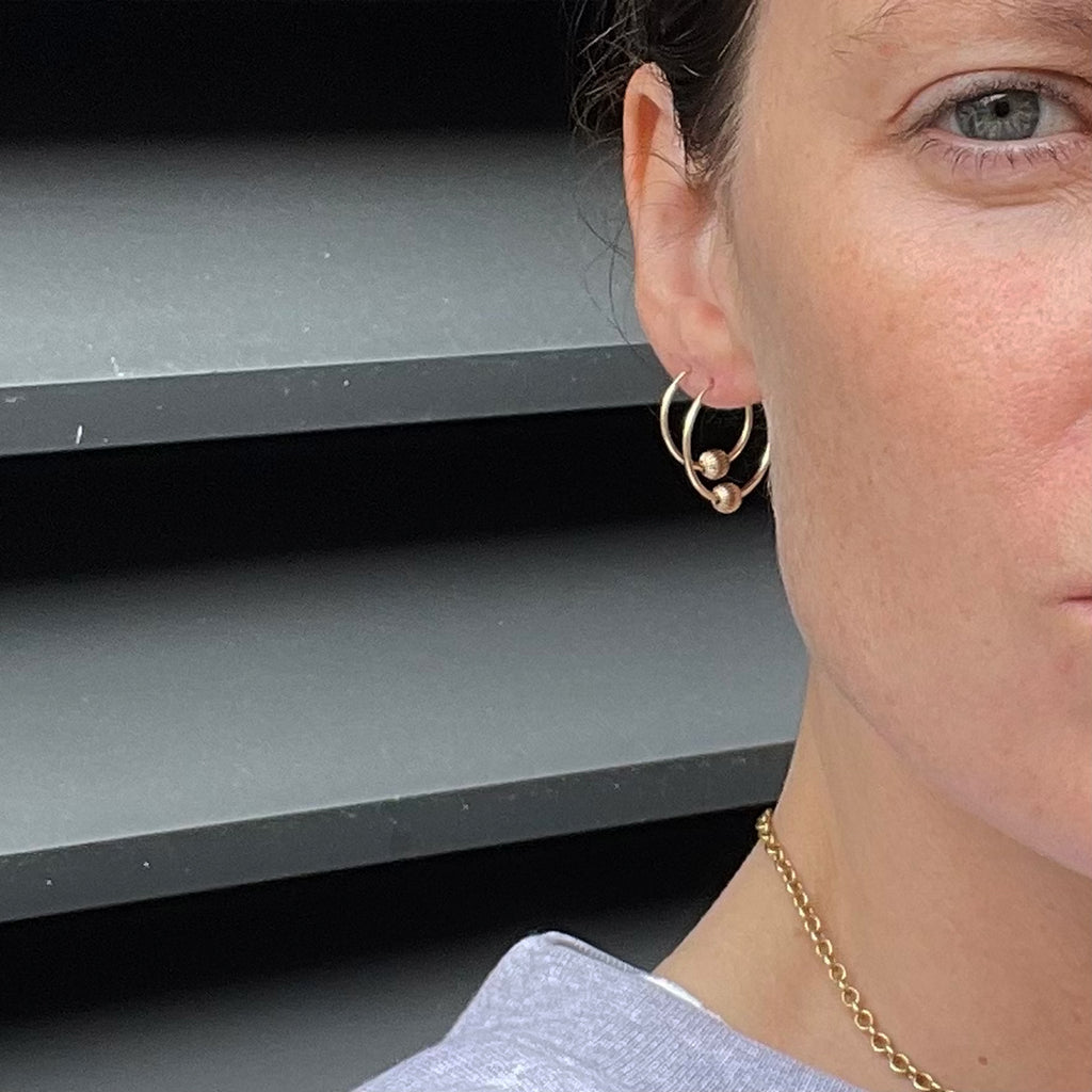 Simple Hoops with Ribbed Bead